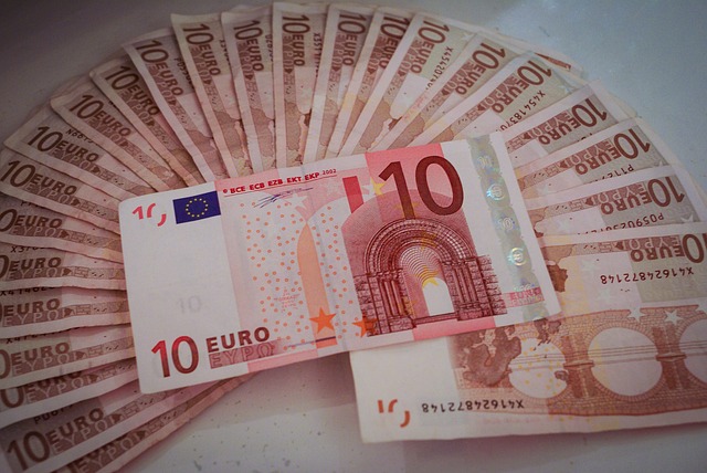10 euro, vějíř bankovek