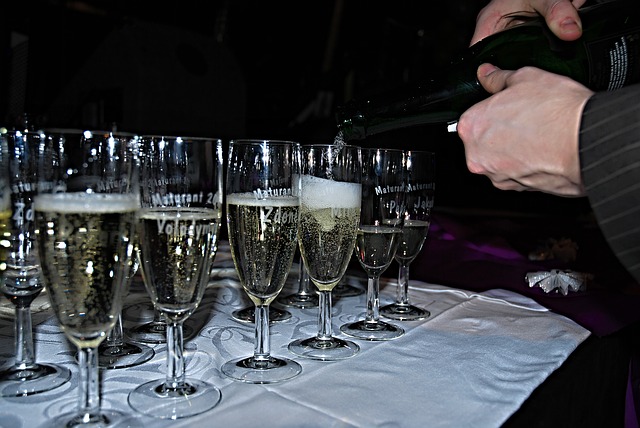 skleničky šampanského